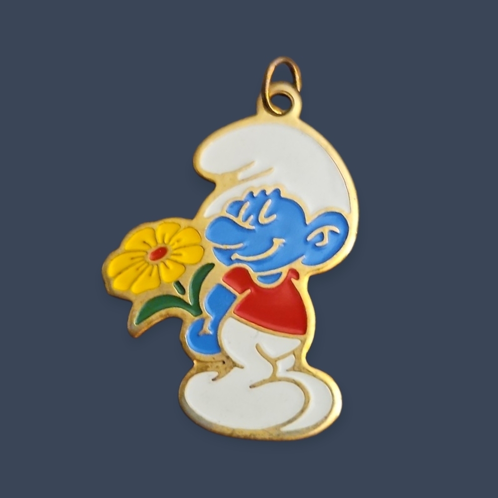 Vintage Sepp Peyo 1980s Bashful Smurf Pendant With Flower